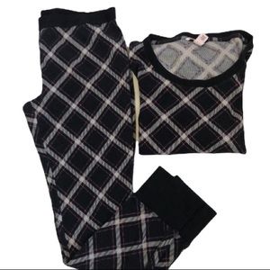 Victoria’s Secret black/pink Plaid Thermals pajamas set size:Large REG.